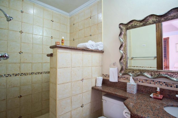 31-King-Bathroom-Upstairs-scaled.jpg28