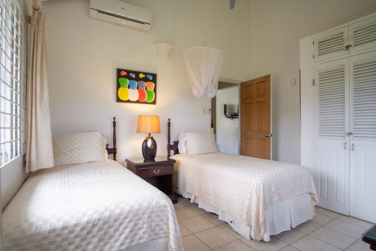 40-Cottage-2-Twin-Beds-scaled.jpg33