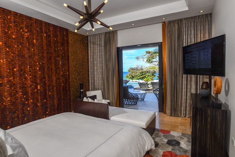 Bedroom-beige-with-a-view