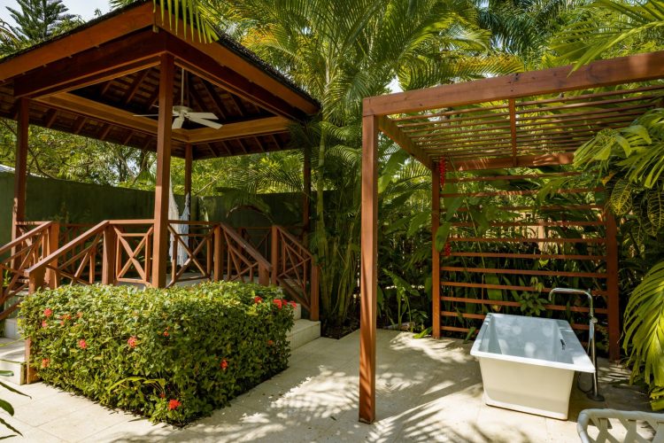 SEAGRAPE-IDLEAWHILE-20