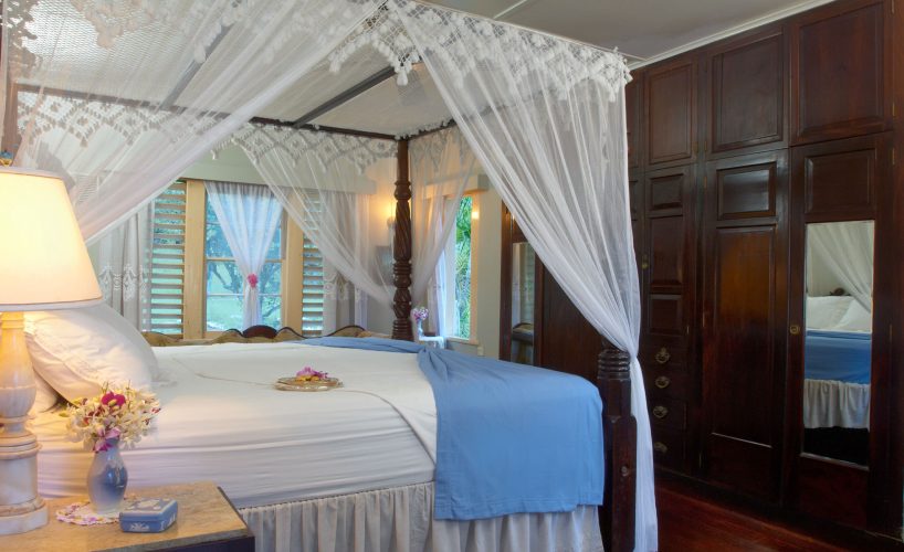 gallery_mullion_cove_bedroom